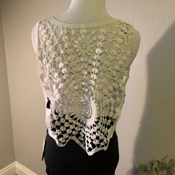 H&M Sleeveless white top,  crocheted back size 10 - Picture 2 of 4
